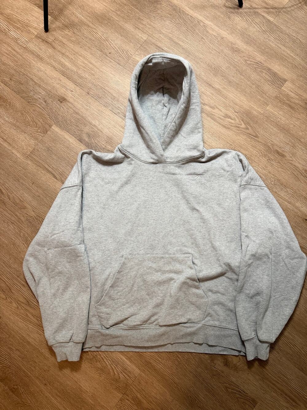 Gymshark Mens XL Heather Gray Pullover Hoodie Oversized Athletic Sweatshirt